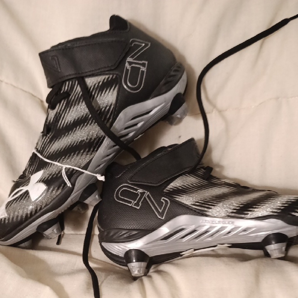 Under Armour Black and White Athletic Shoes